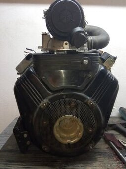 Dvouválec Briggs & Stratton 21hp