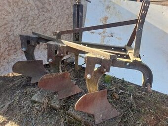 Tří radliční pluh