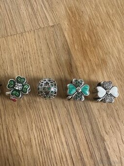 Stříbrné čtyřlístky přívěsky na Pandora náramek