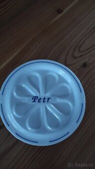 Porcelánový pivní tácek se jménem Petr