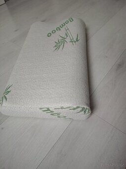 Anatomický polštář z paměťové pěny