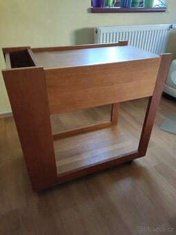 Barový stolek pojízdný