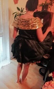 Žhavý styl Carmen,mladistvý look,kolová sukně, zakázka do L