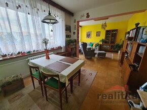 Prodej bytu 3+1, 74m2, 3 lodžie, s garáží, Opava ul. Hradeck