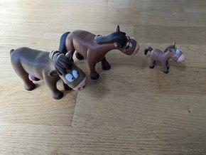 Figurky zvířat z edice “Život na statku” 3 kusy - kůň