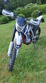 AJP 250