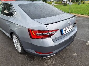 SKODA SUPERB 3 spoiler kridlo lipko na kufor