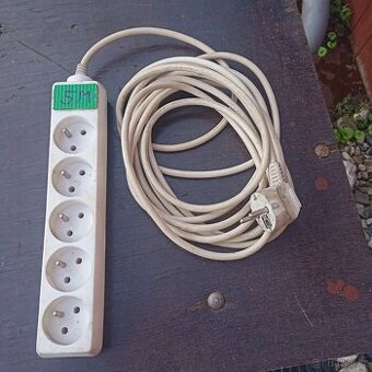 Prodám prodlužovací kabel na 230V s 5-zasuvkou - 1