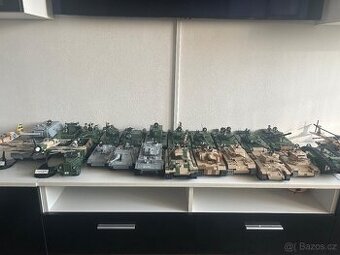 Velká sbírka COBI tanků – 20 ks + letadla, figurky, plánky –