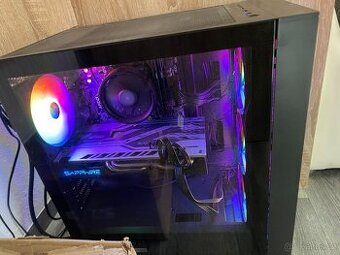 Stolní PC i s monitorem