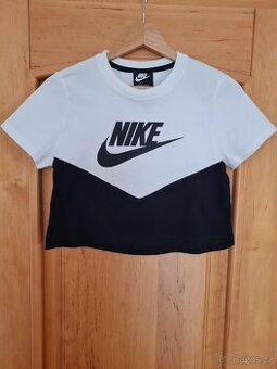 Dámské cropp tričko zn. Nike vel. XS