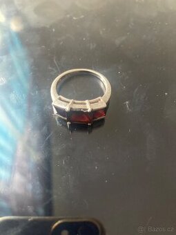 Prodám krásní prsten stříbrný český granát