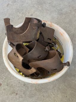 Upínací spojka háková na trubkové lešení