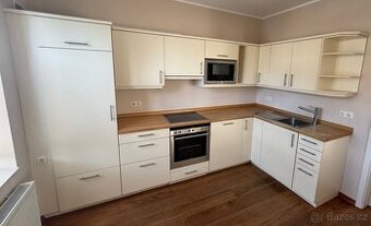 Moderní světlá kuchyně DOMINIKA