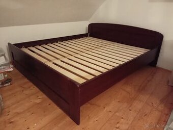 Manželská postel z masivu