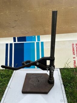 Litinový stojan na vrtačku