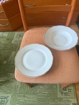 Talíře  skleničky