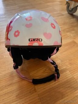 Lyžařská helma Giro