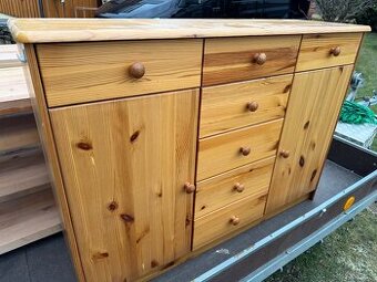 Masivni kupovana komoda z borovice