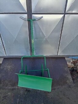 Ruční pluh na sníh