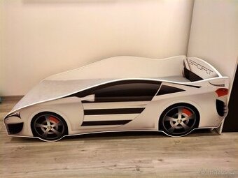 Dětská postel auto