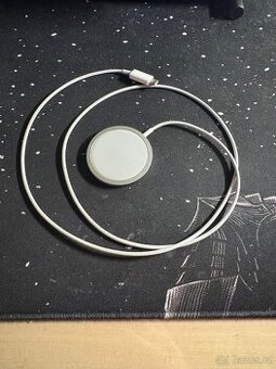 Apple bezdrátová nabíječka