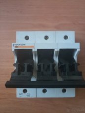 Pojistkový odpojovač 3xPV22, Merlin Gerin, SBi