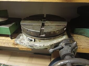 Otocny stul na frezku.