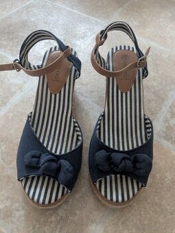 Dámské sandály na klínku vel. 39