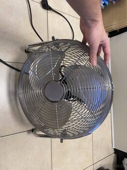 Kovový podlahový větrák | 70W výkon