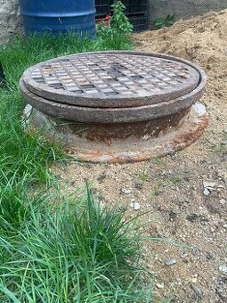 Litinový kanalizační poklop s lůžkem