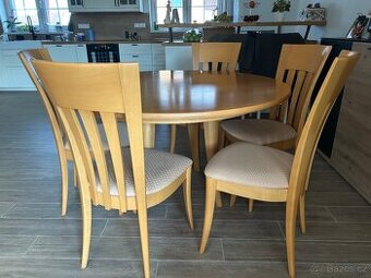 Jídelní stůl a židle