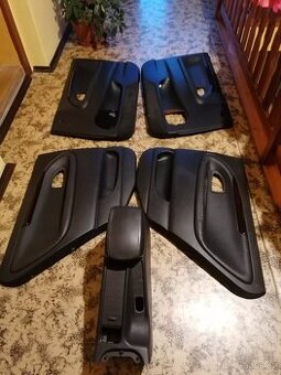 Kožené čalounění dveříi na Volvo V 40