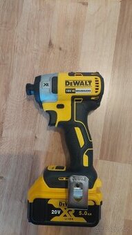 Dewalt rázový utahovák