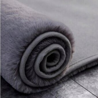 Koberec-imitace králičí kůže