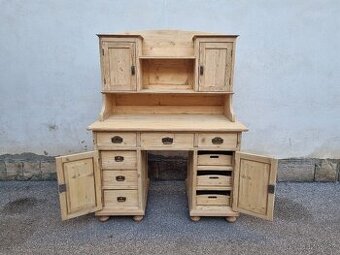 SMRKOVÝ PSACÍ STŮL PO RENOVACI