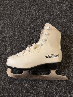 Dívčí lední brusle