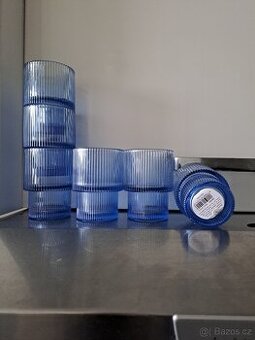 Stohovatelne sklenicky a talíř s miskou