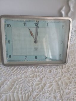 Retro budík na díly