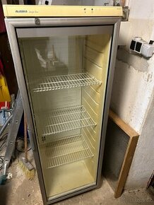 Prosklena lednička funkční