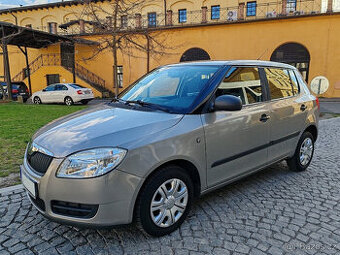 benzínová Škoda Fabia 2 .... velice pěkný stav  134000km