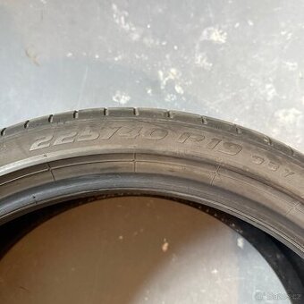 Letní pneu 225/40 R19