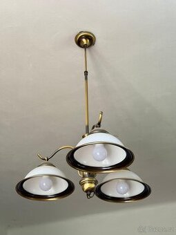 Lustr a stojací lampa (masiv)