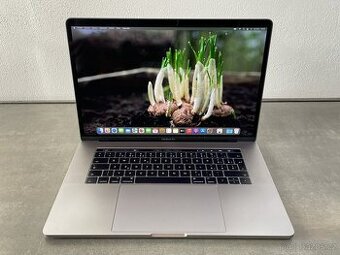 MacBook Pro 15" 2016 i7 / 256GB / 16GB