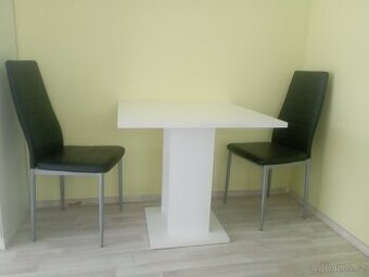 Jídelní stůl a židle