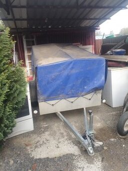 Přívěsný vozík za auto