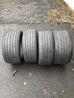 Prodám dvourozměr pneu 315/35/20 a 275/40/20