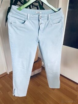 Yessica z C&A Clockhouse strečové pružné riflové kalhoty