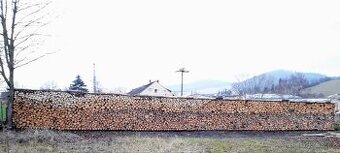 Palivové dřevo-smrk