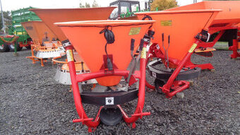 Rozmetadlo soli , pisku , tažený sypač